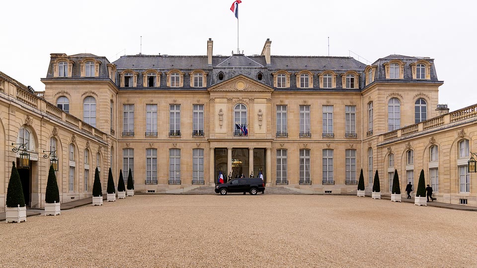 Le palais de l'Élysée, cour d'honneur